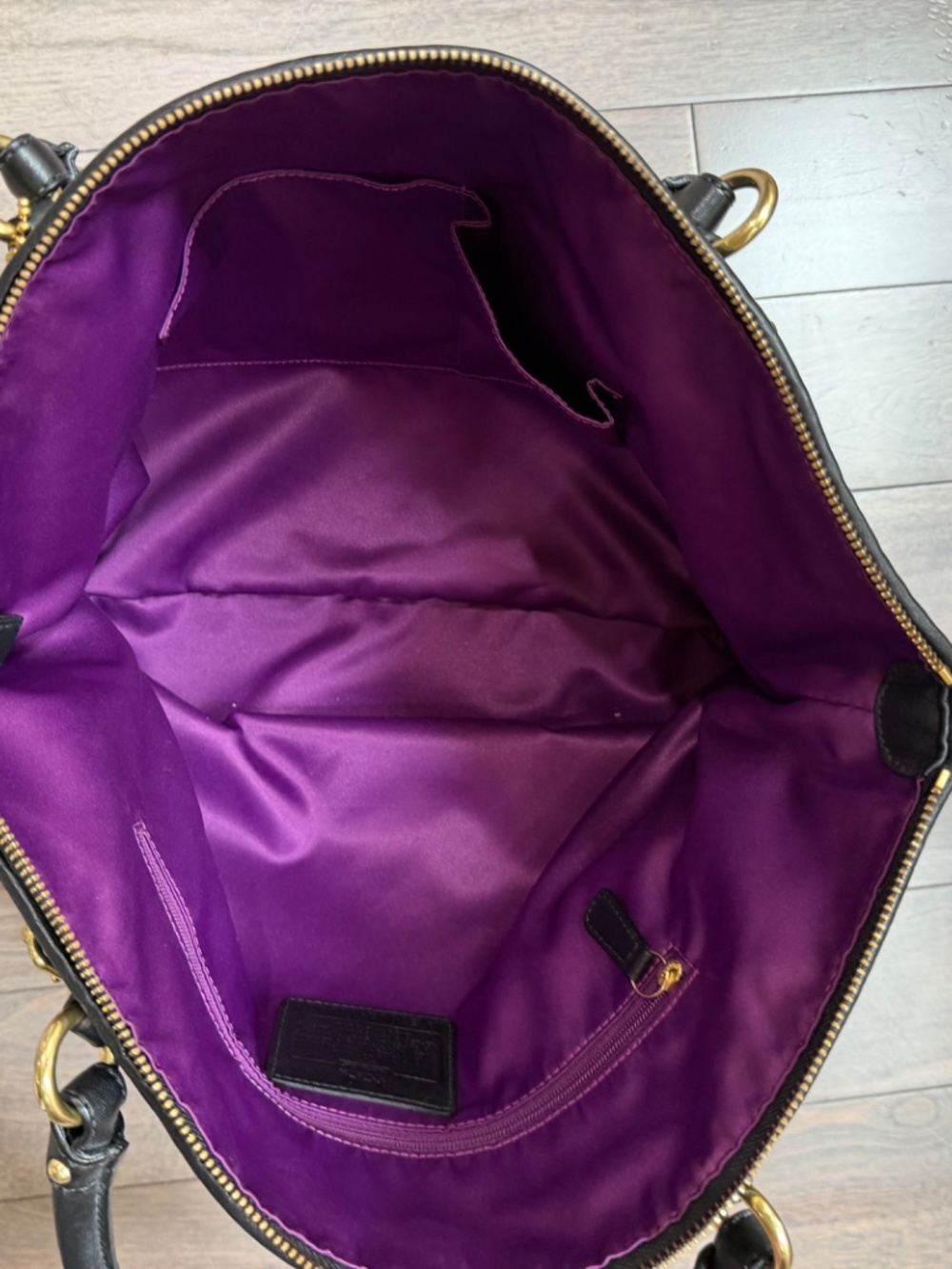 Large black Coach shoulder bag - Picture 3 of 4